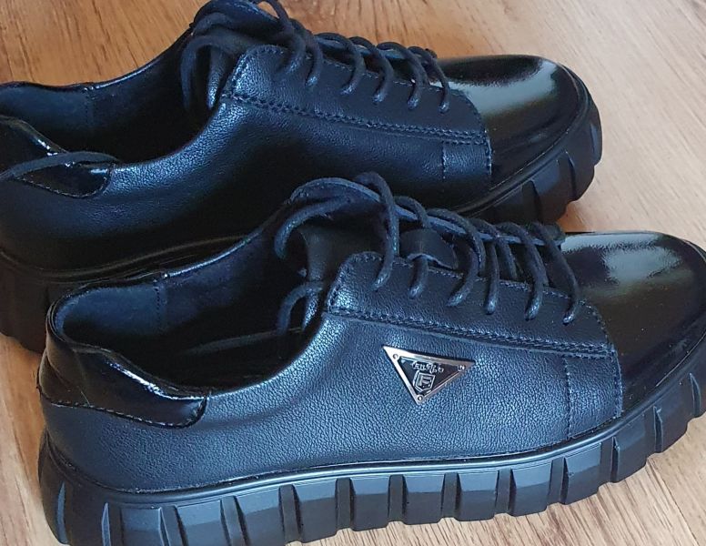 Шкіряні кросівки Filippo DP4138/24 BK чорні