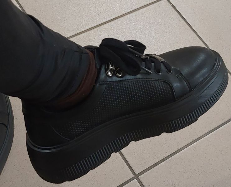 Шкіряні кросівки Filippo DP6382/24 BK чорні