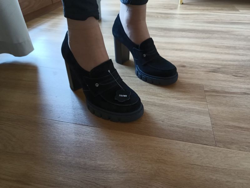 Шкіряні напівчеревики Filippo на підборах DP4671/23 BK чорні