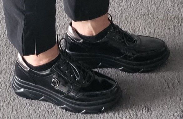 Шкіряні кросівки Filippo DP2138/22 BK L чорні