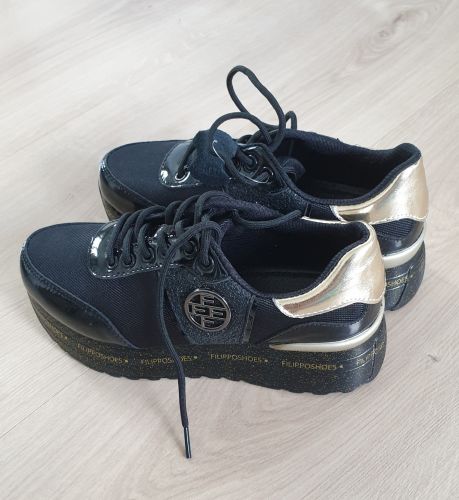 Шкіряні кросівки Filippo DP3688/22 BK чорні