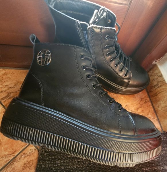 Шкіряні черевики на платформі Filippo DBT6374/24 BK чорні