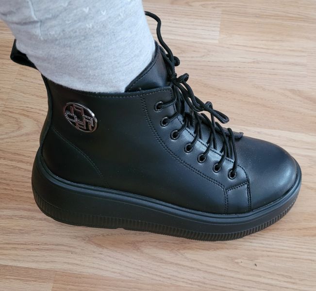 Шкіряні черевики на платформі Filippo DBT6374/24 BK чорні