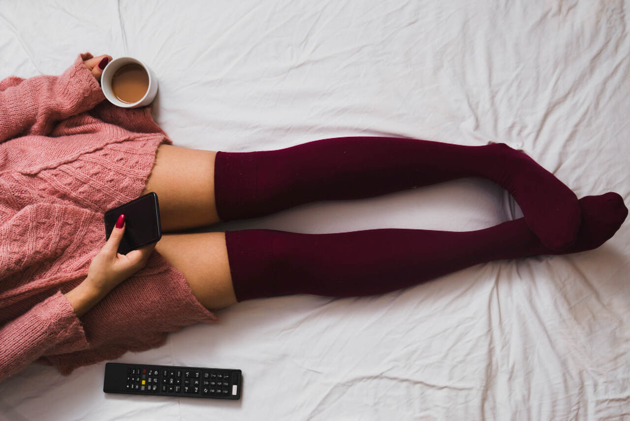 Яке взуття носити зі шкарпетками до колін? Стилі, які ви повинні знати!